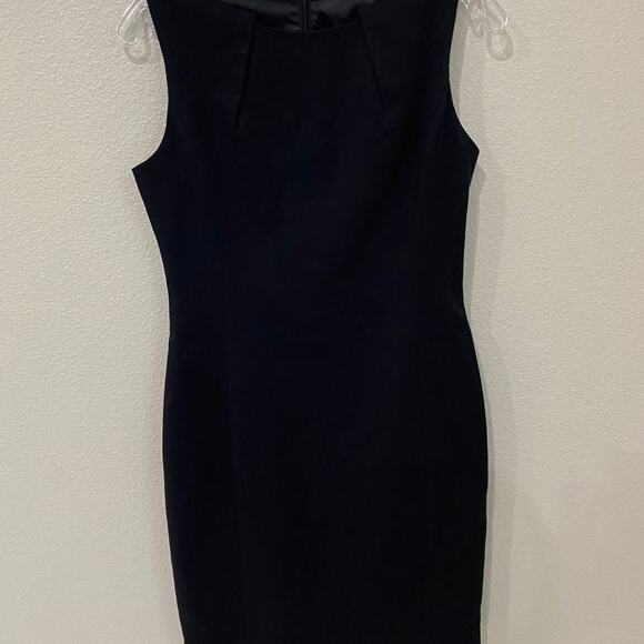 Tahari‎ black dress size to zipper back - Picture 2 of 9